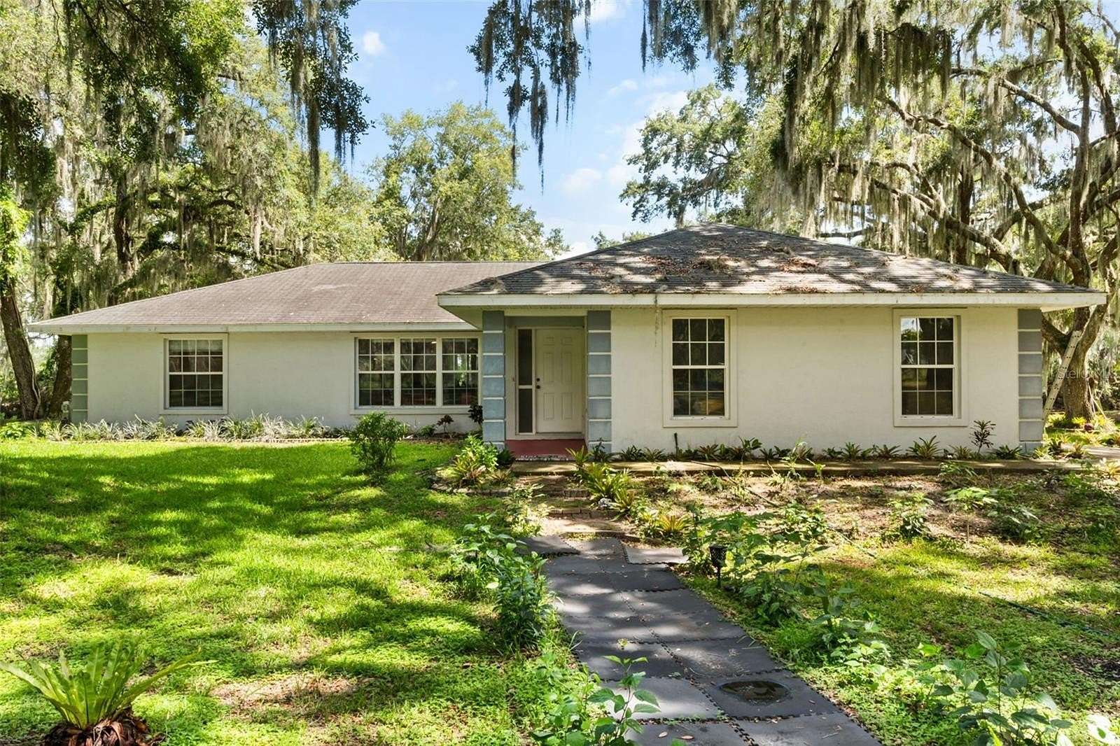 2.64 Acres of Land with Home for Sale in Leesburg, Florida