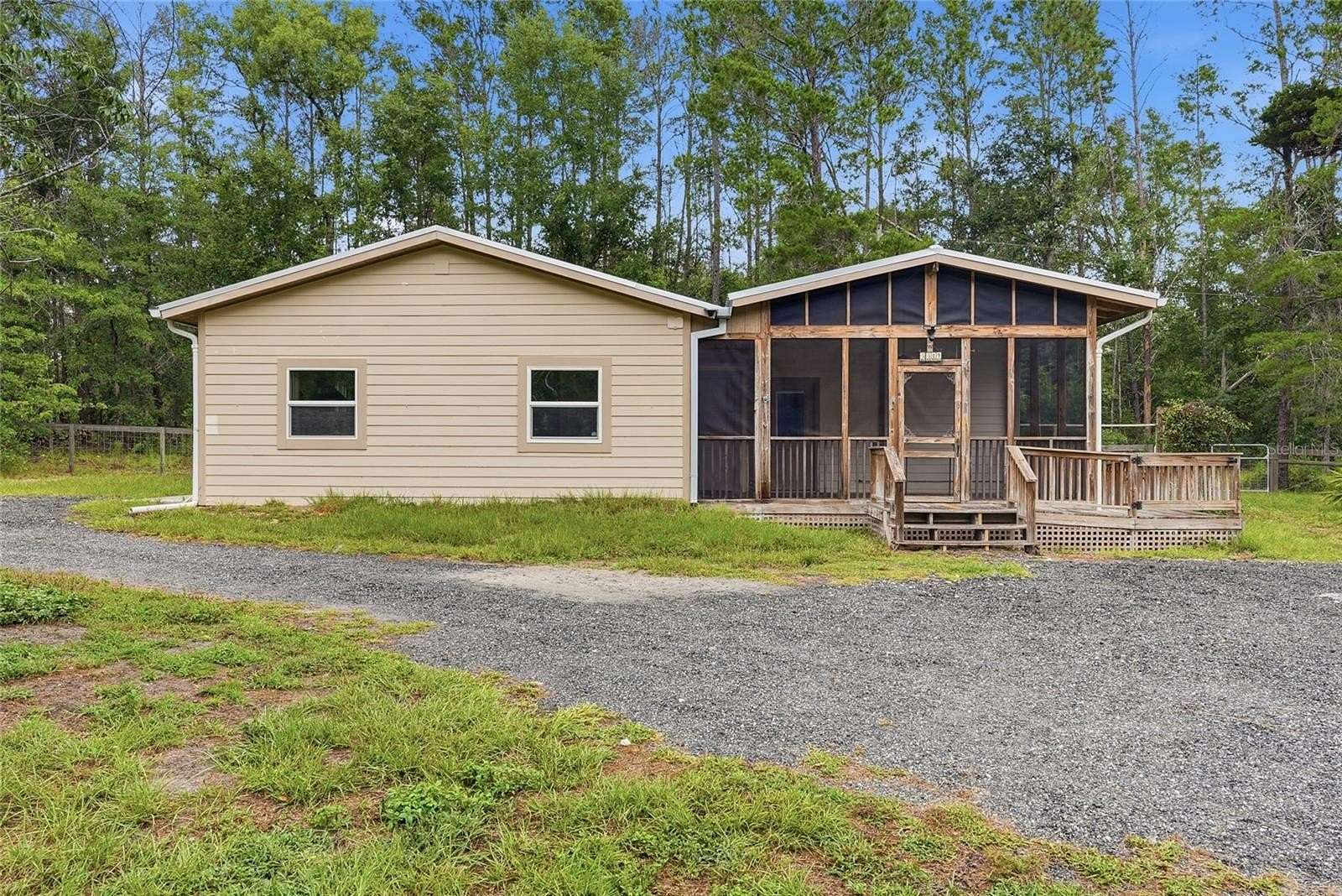 4.82 Acres of Land with Home for Sale in High Springs, Florida