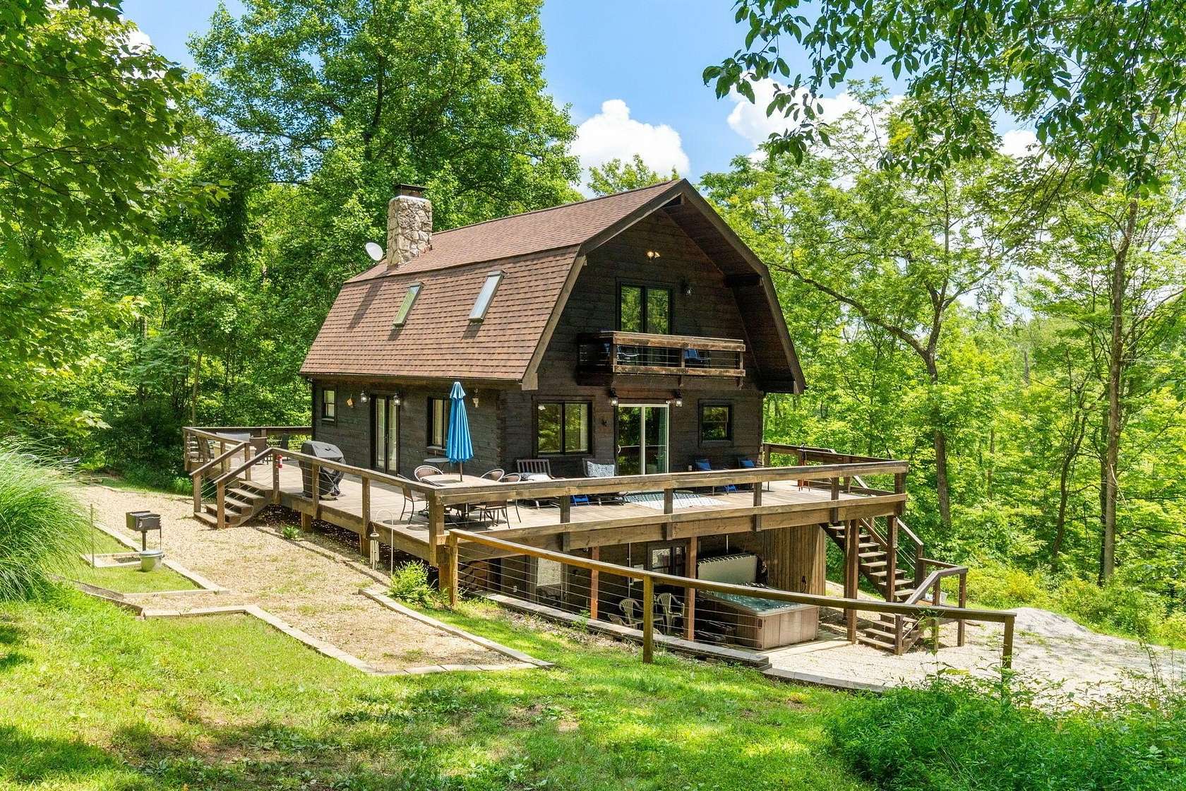 5.59 Acres of Land with Home for Sale in Rockbridge, Ohio