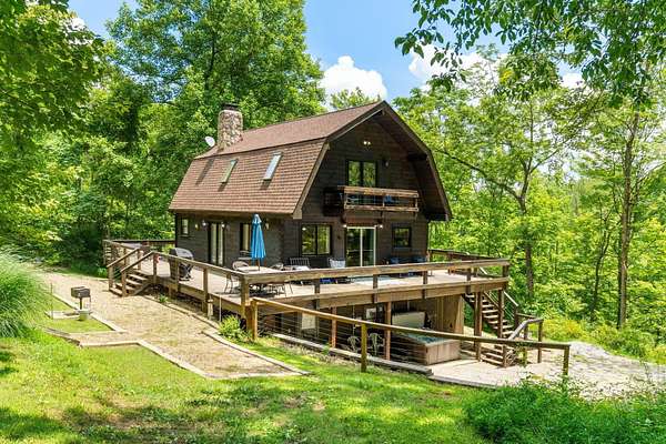 5.59 Acres of Land with Home for Sale in Rockbridge, Ohio