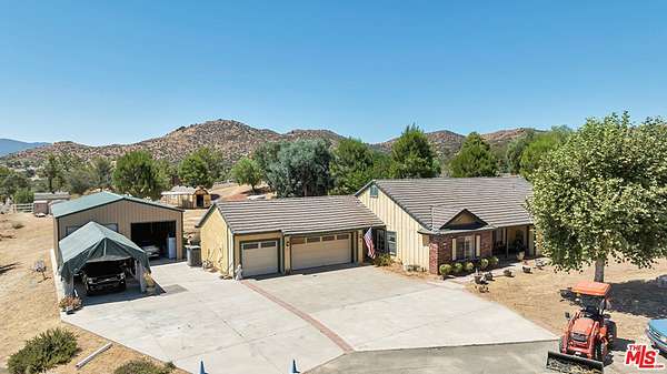 2.45 Acres of Land with Home for Sale in Agua Dulce, California
