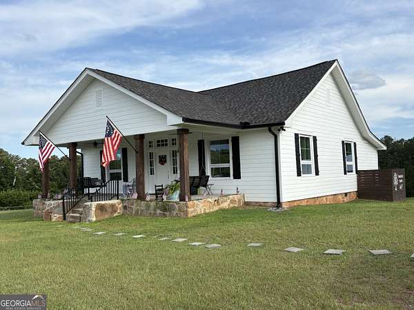 11 Acres of Land with Home for Sale in Thomaston, Georgia