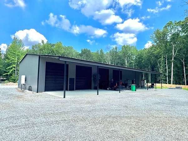 680 Acres of Land with Home for Sale in Jacksonville, Arkansas