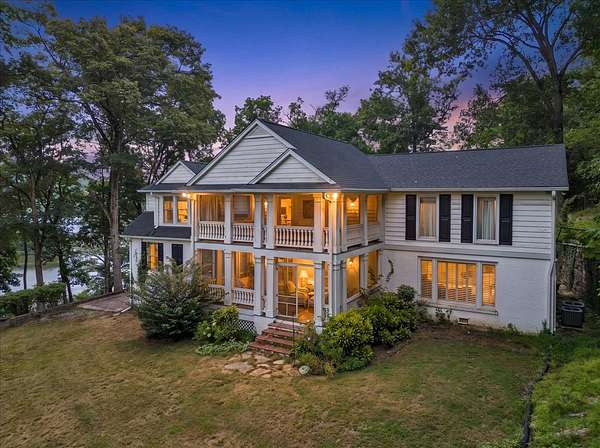 15 Acres of Land with Home for Sale in Chestnut Mound, Tennessee