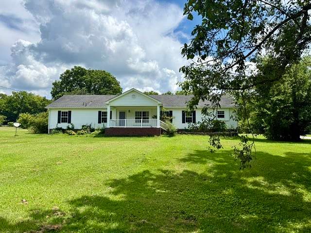 2.26 Acres of Land with Home for Sale in Franklin, Tennessee
