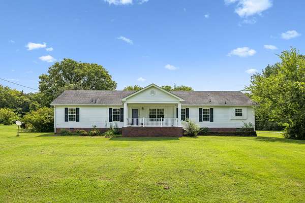 2.26 Acres of Land with Home for Sale in Franklin, Tennessee