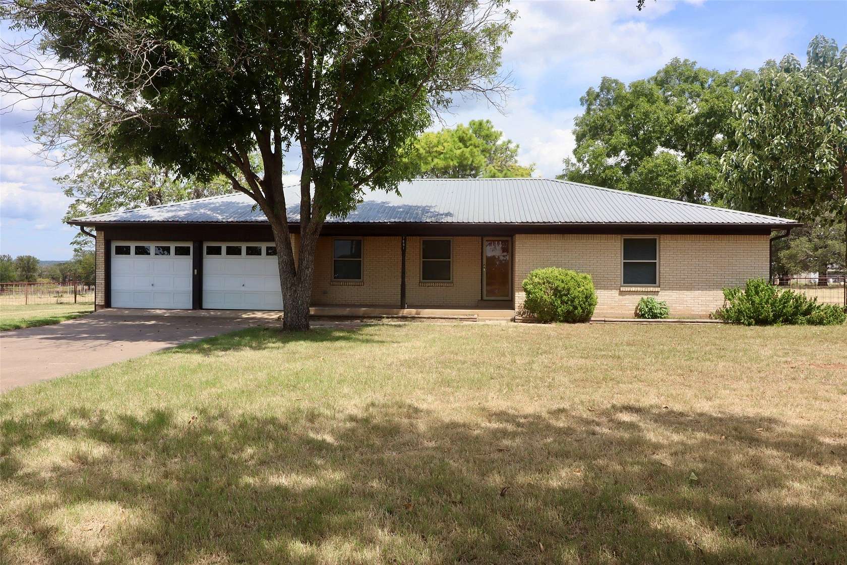 4 Acres of Land with Home for Lease in Lipan, Texas