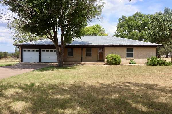 4 Acres of Land with Home for Lease in Lipan, Texas