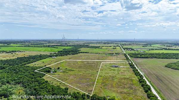 17 Acres of Recreational & Residential Land for Sale in Mount Calm, Texas