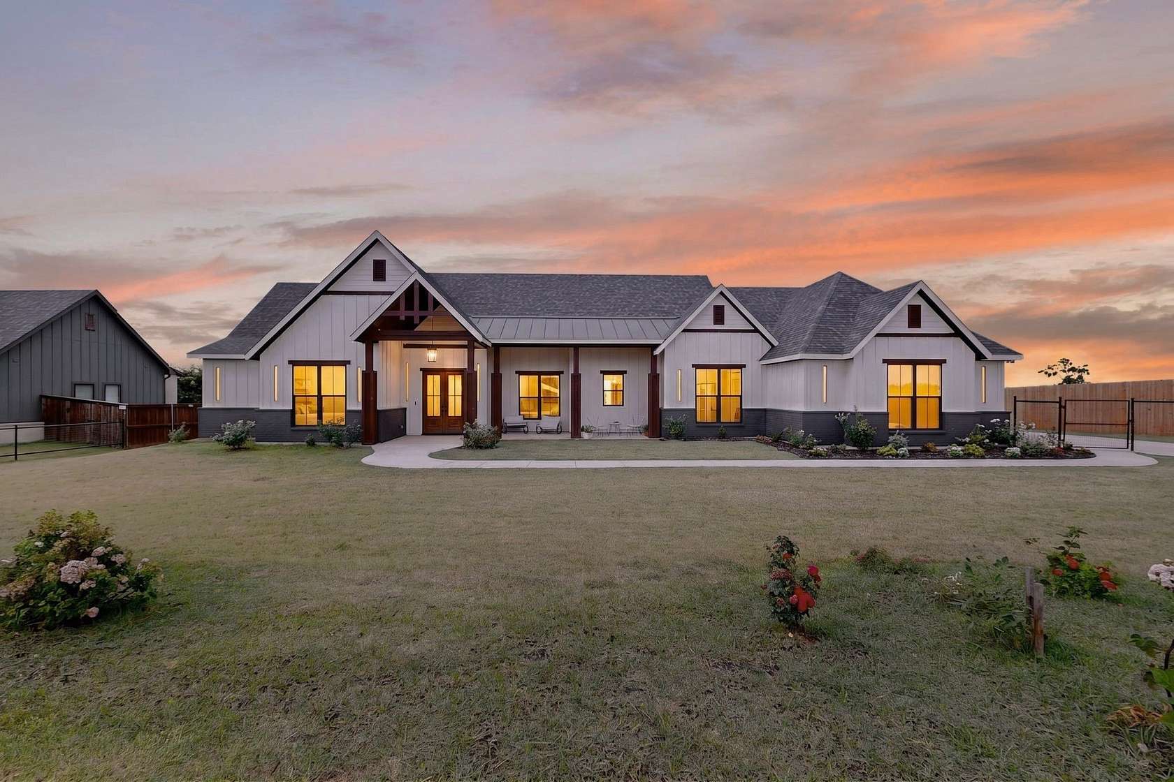 1.7 Acres of Land with Home for Sale in Waxahachie, Texas