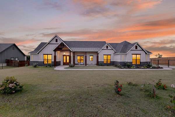 1.7 Acres of Land with Home for Sale in Waxahachie, Texas