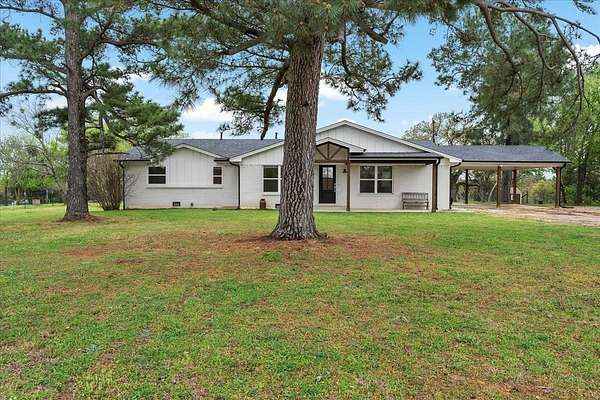 2 Acres of Land with Home for Lease in Grandview, Texas