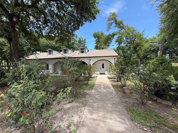 5 Acres of Land with Home for Lease in Fort Worth, Texas