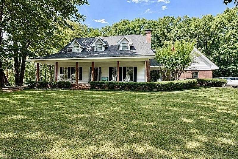 9.5 Acres of Land with Home for Sale in Tupelo, Mississippi