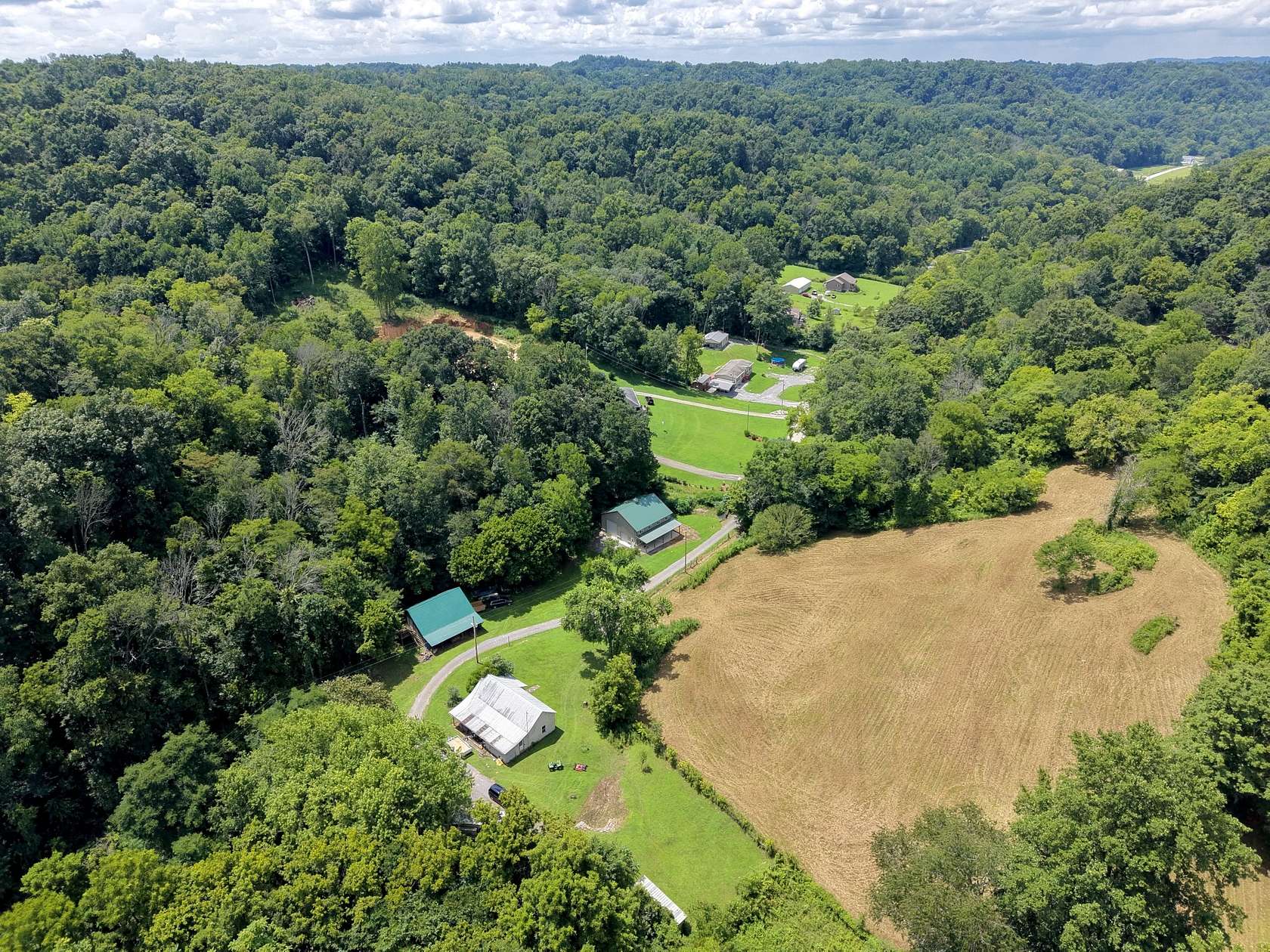 14.2 Acres of Recreational Land with Home for Sale in Hartsville, Tennessee