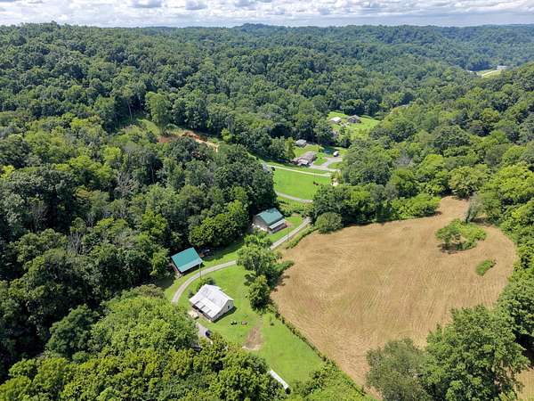 14.2 Acres of Recreational Land with Home for Sale in Hartsville, Tennessee