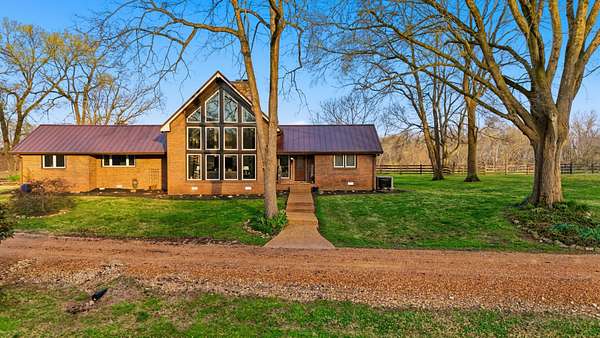 10 Acres of Land with Home for Sale in Ashland City, Tennessee
