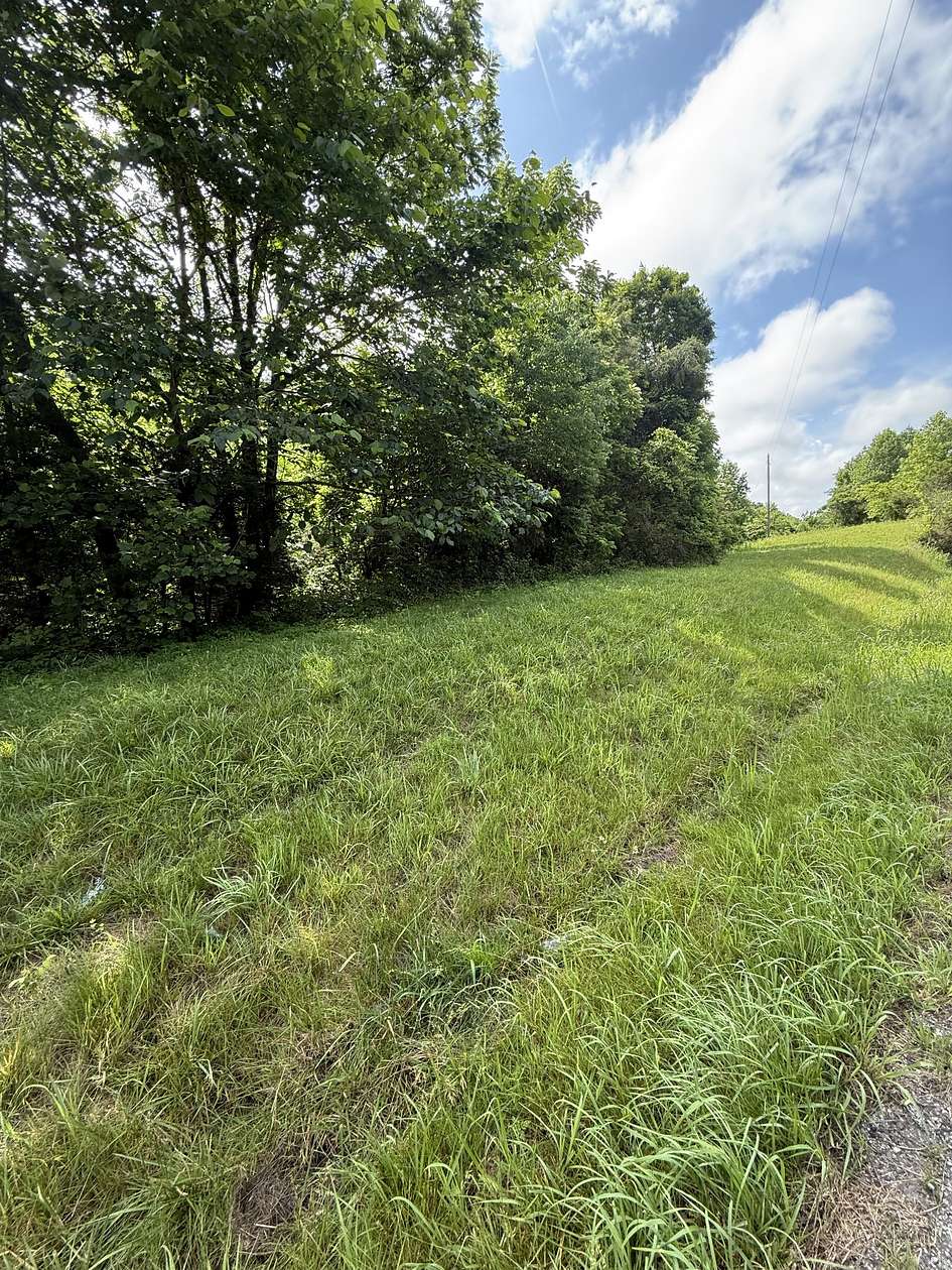 5 Acres of Residential Land for Sale in Westmoreland, Tennessee