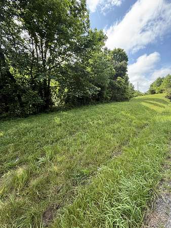 5 Acres of Residential Land for Sale in Westmoreland, Tennessee
