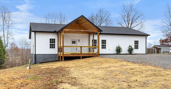 18.4 Acres of Land with Home for Sale in Palmyra, Tennessee