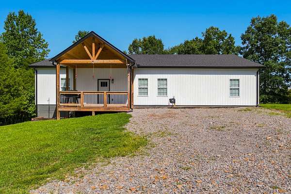 18.4 Acres of Land with Home for Sale in Palmyra, Tennessee