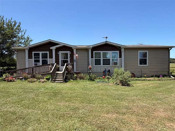 5 Acres of Land with Home for Sale in Jewett, Texas