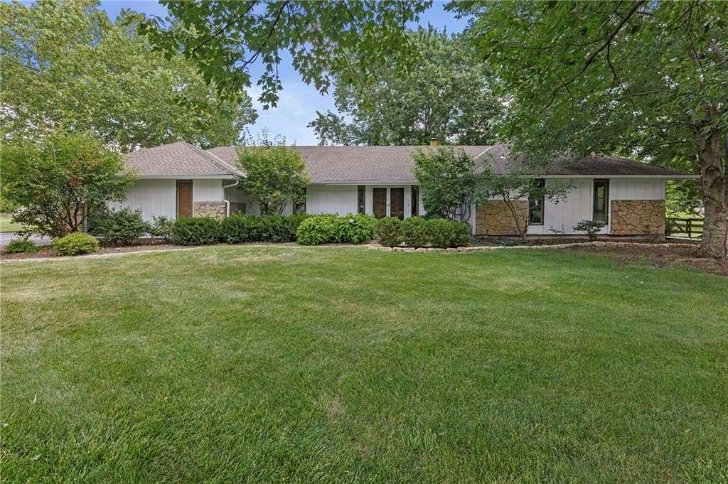 1.84 Acres of Land with Home for Sale in Overland Park, Kansas