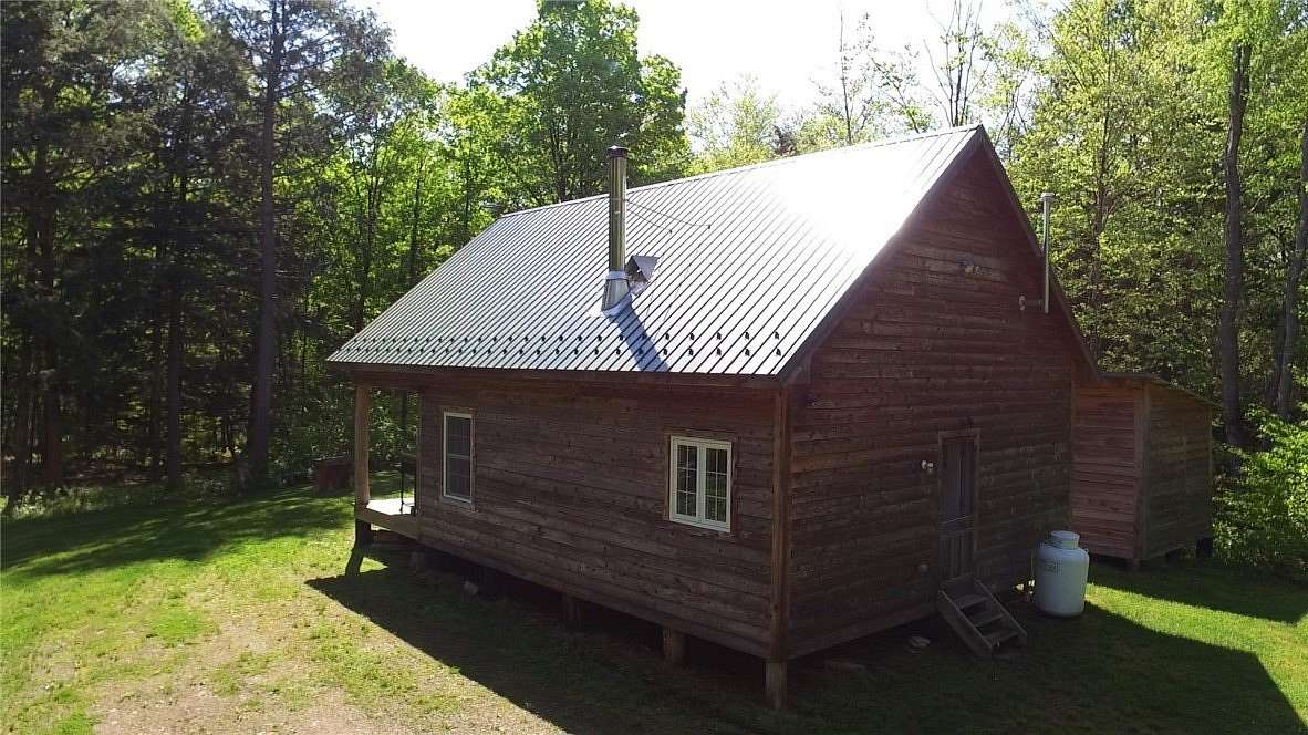5 Acres of Improved Residential Land for Sale in Cincinnatus, New York