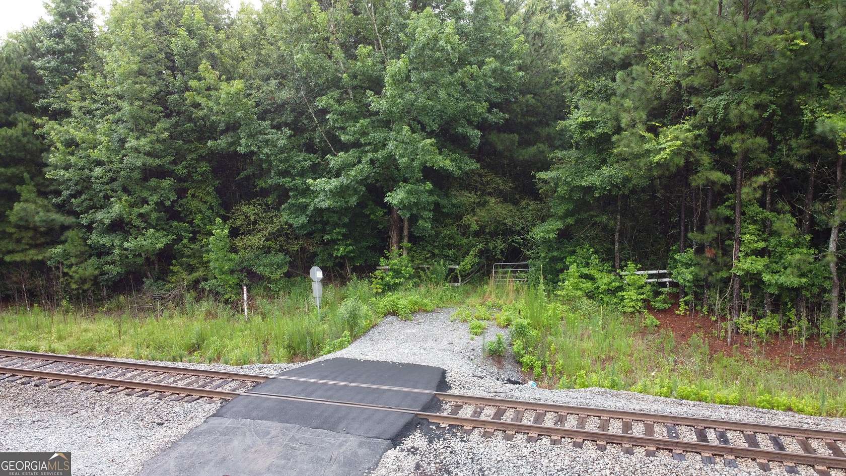 14.9 Acres of Commercial Land for Sale in Flowery Branch, Georgia