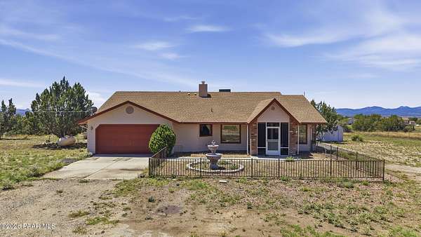 5.29 Acres of Land with Home for Sale in Paulden, Arizona