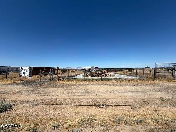 1.12 Acres of Commercial Land for Sale in Sun Village, California