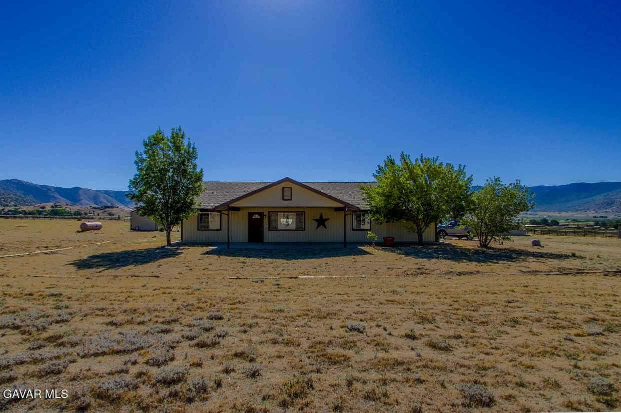 19.8 Acres of Land with Home for Sale in Tehachapi, California
