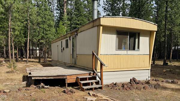 1.42 Acres of Land with Home for Sale in La Pine, Oregon