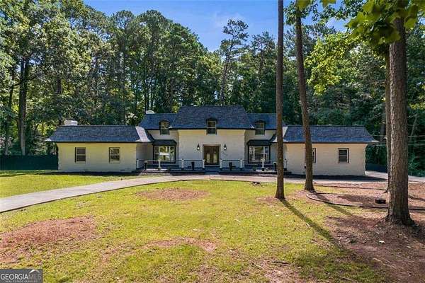 1.5 Acres of Land with Home for Lease in Stone Mountain, Georgia