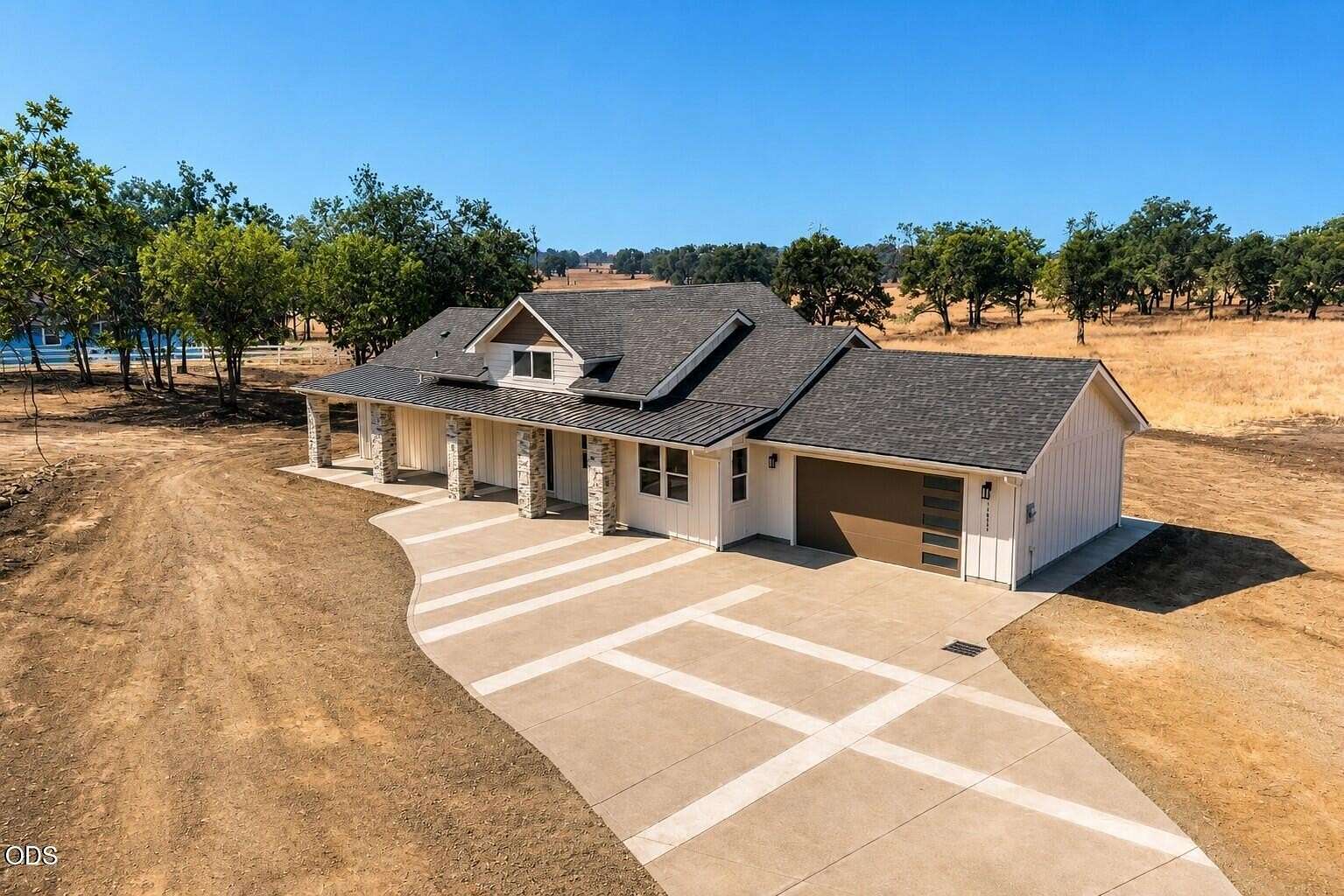 8.86 Acres of Land with Home for Sale in White City, Oregon