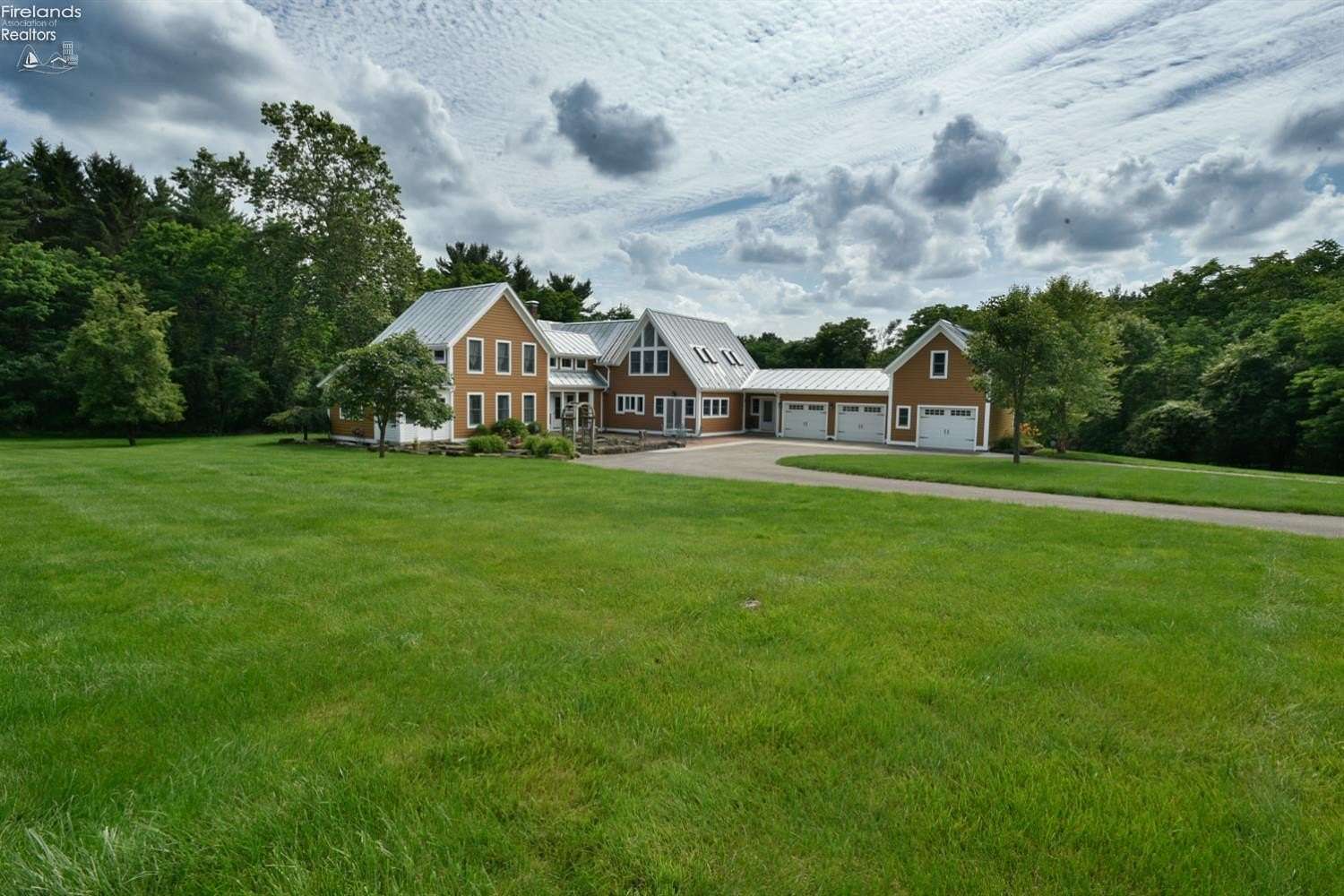 8.49 Acres of Land with Home for Sale in Mansfield, Ohio