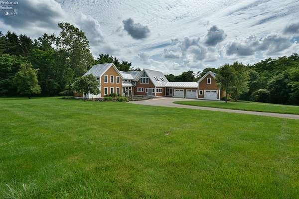 8.49 Acres of Land with Home for Sale in Mansfield, Ohio