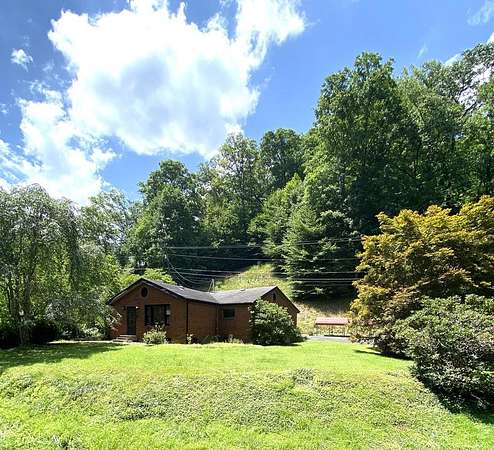 2.5 Acres of Land with Home for Sale in Turkey Creek, Kentucky