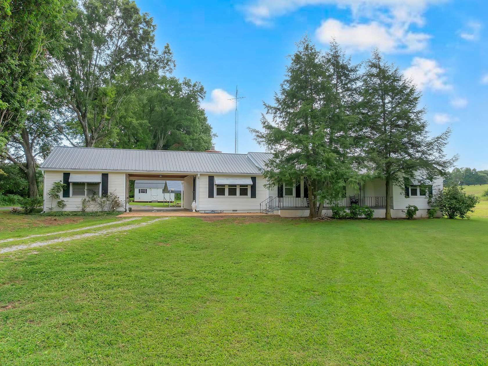 20 Acres of Land with Home for Sale in Decherd, Tennessee