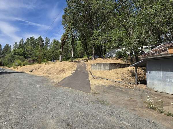 1.79 Acres of Land with Home for Sale in Grants Pass, Oregon