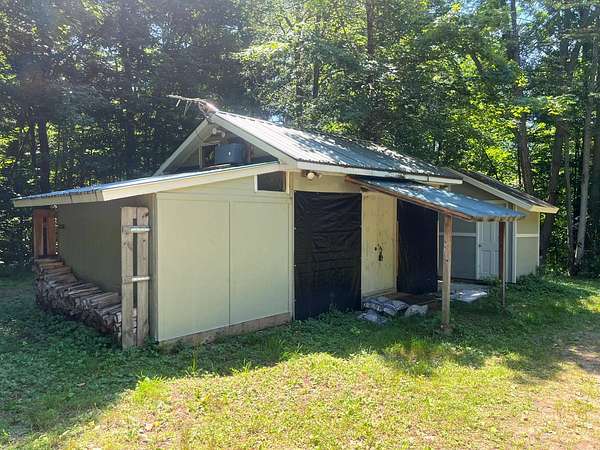 5 Acres of Land with Home for Sale in Annsville Town, New York