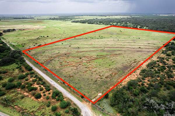 56.9 Acres of Agricultural Land for Sale in Floresville, Texas