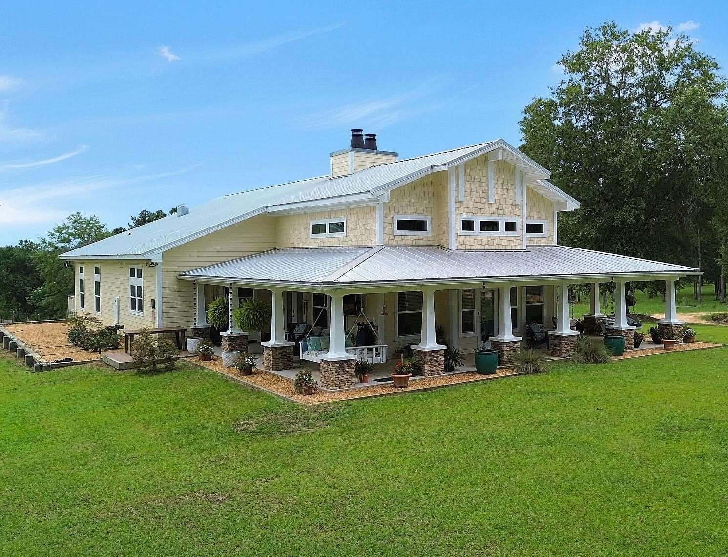 106 Acres of Land with Home for Sale in Chattahoochee, Florida