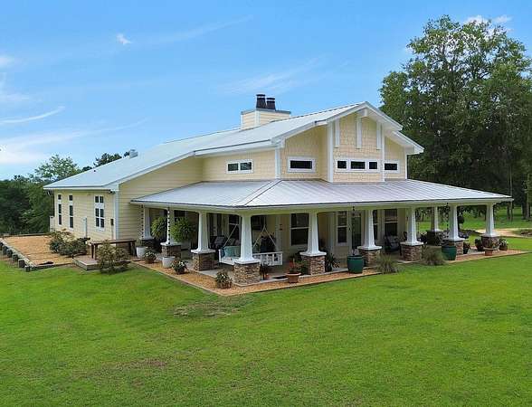 106 Acres of Land with Home for Sale in Chattahoochee, Florida