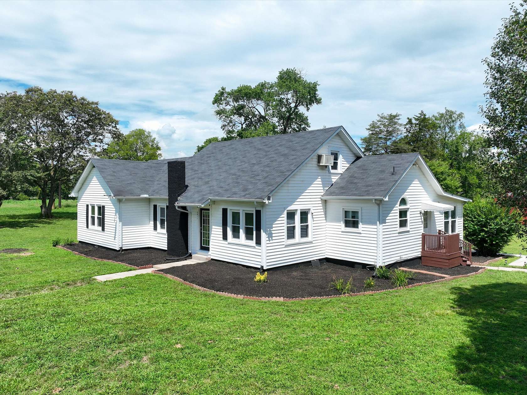 3.6 Acres of Land with Home for Sale in Lascassas, Tennessee