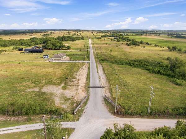 2 Acres of Residential Land for Sale in Itasca, Texas