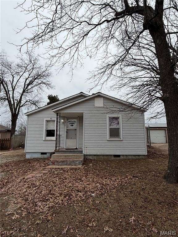 1.5 Acres of Land with Home for Sale in Poplar Bluff, Missouri