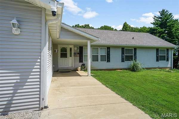 7 Acres of Land with Home for Sale in Grafton, Illinois