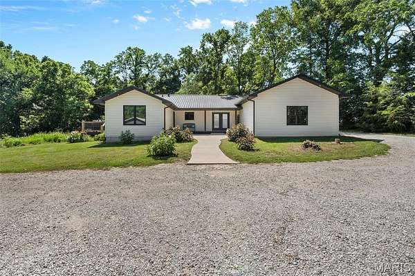 6.6 Acres of Land with Home for Sale in Alhambra, Illinois