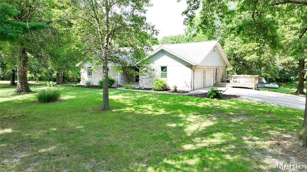 4.56 Acres of Land with Home for Sale in Alhambra, Illinois